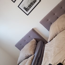 Monteurzimmer: Schlafzimmer mit Einzelbetten - netroom`S